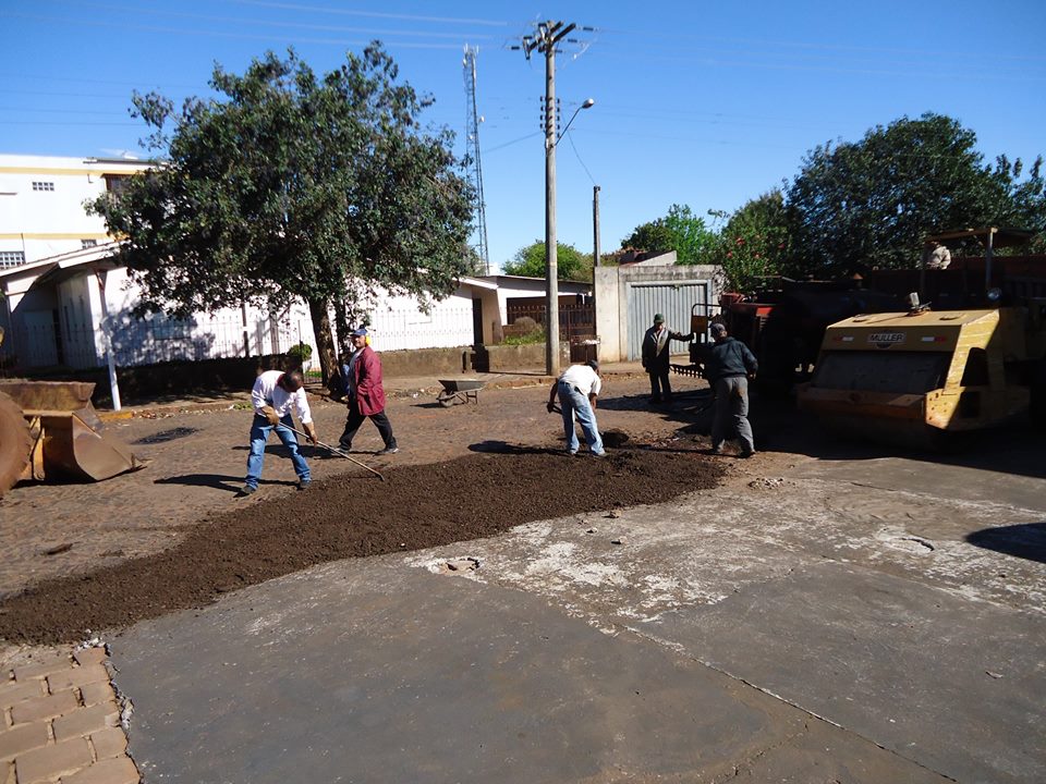 SECRETARIA DE OBRAS REALIZA ATIVIDADES NA CIDADE